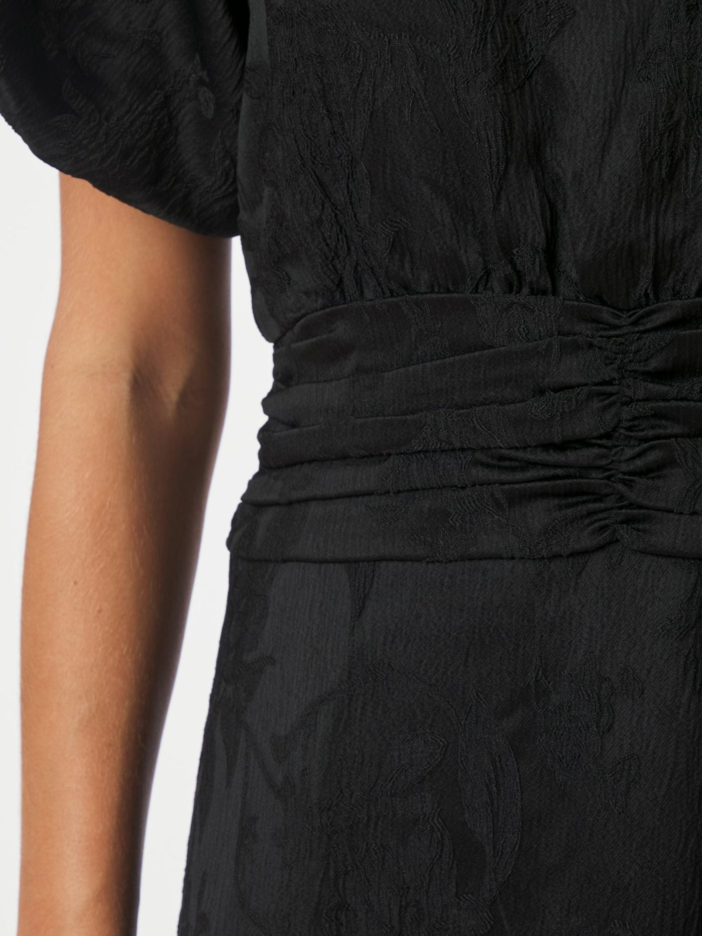 Sulli Jacquard Dress Black