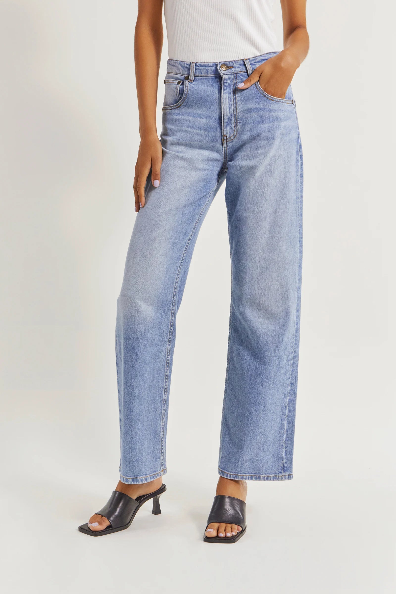 Alma High-Rise Wide Leg Jeans Washed Blue