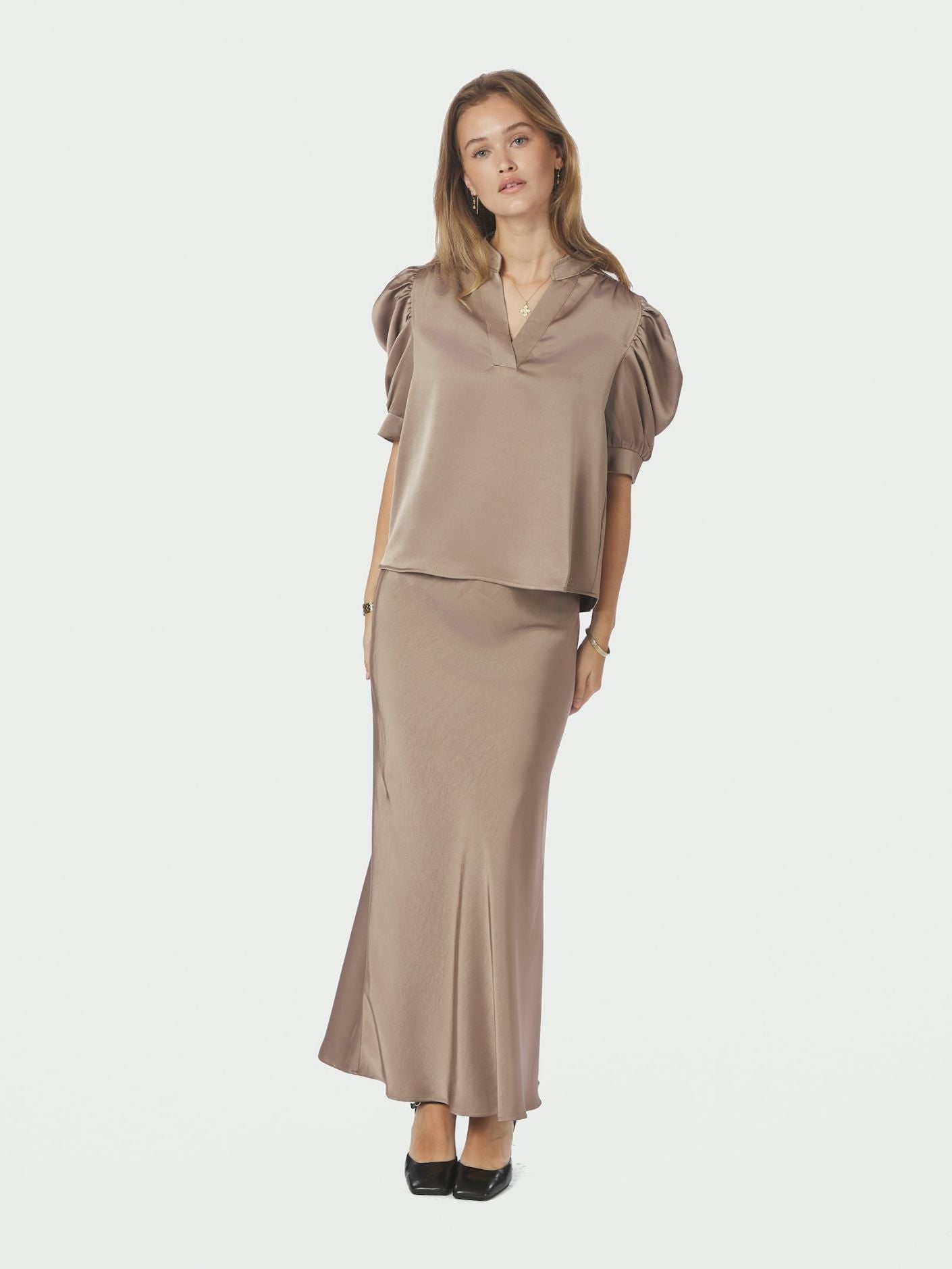 Roella Heavy Sateen Blouse Dark Taupe
