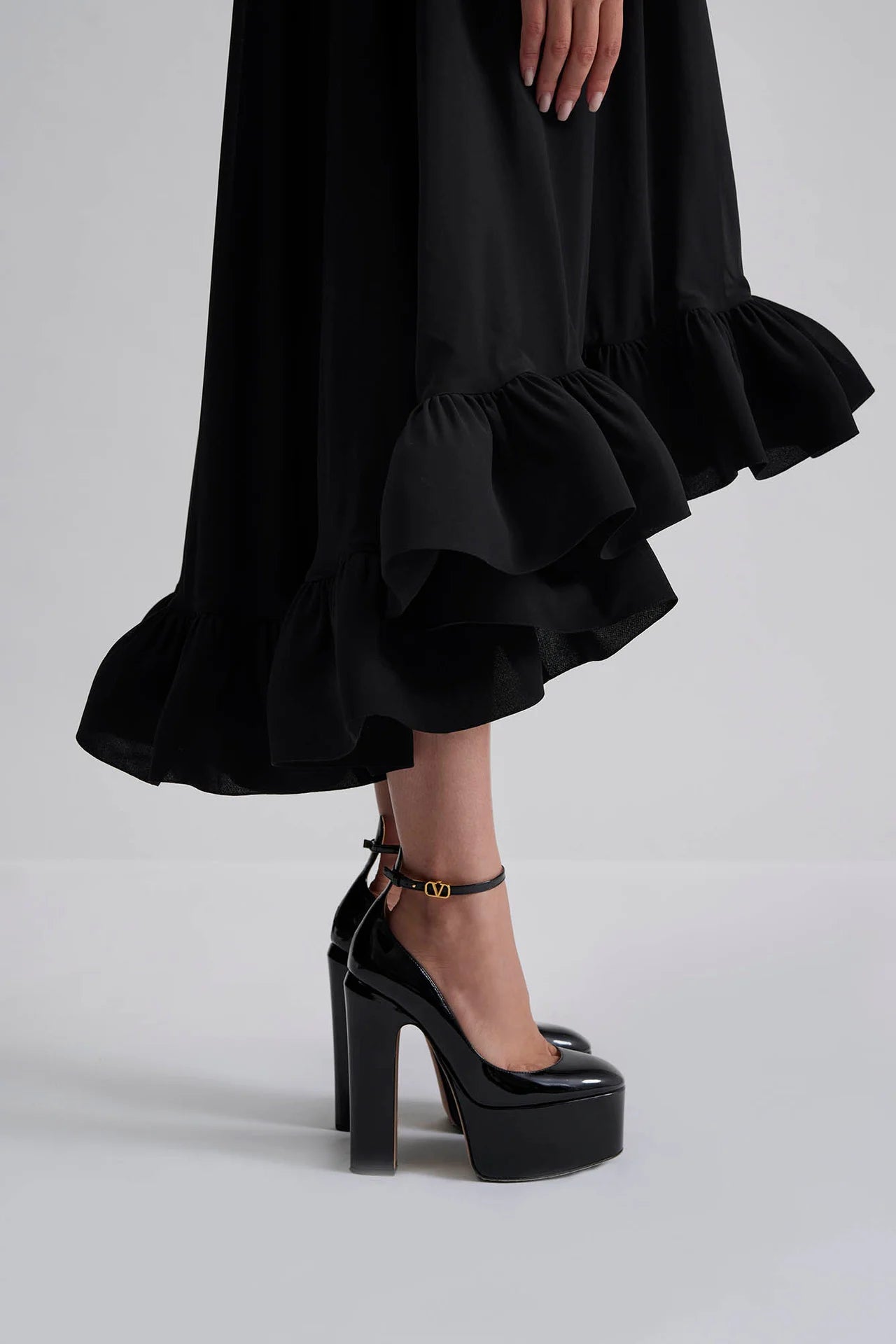 Sabrina Halterneck Ruffled Maxi Dress Black