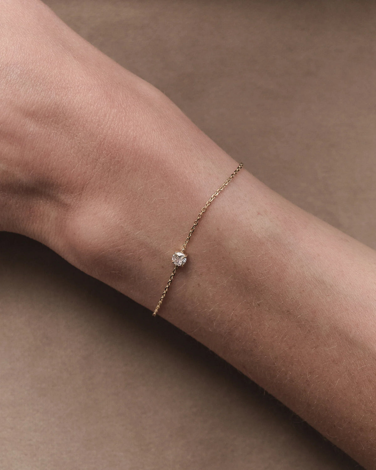 Solitaire Chain Bracelet Gold