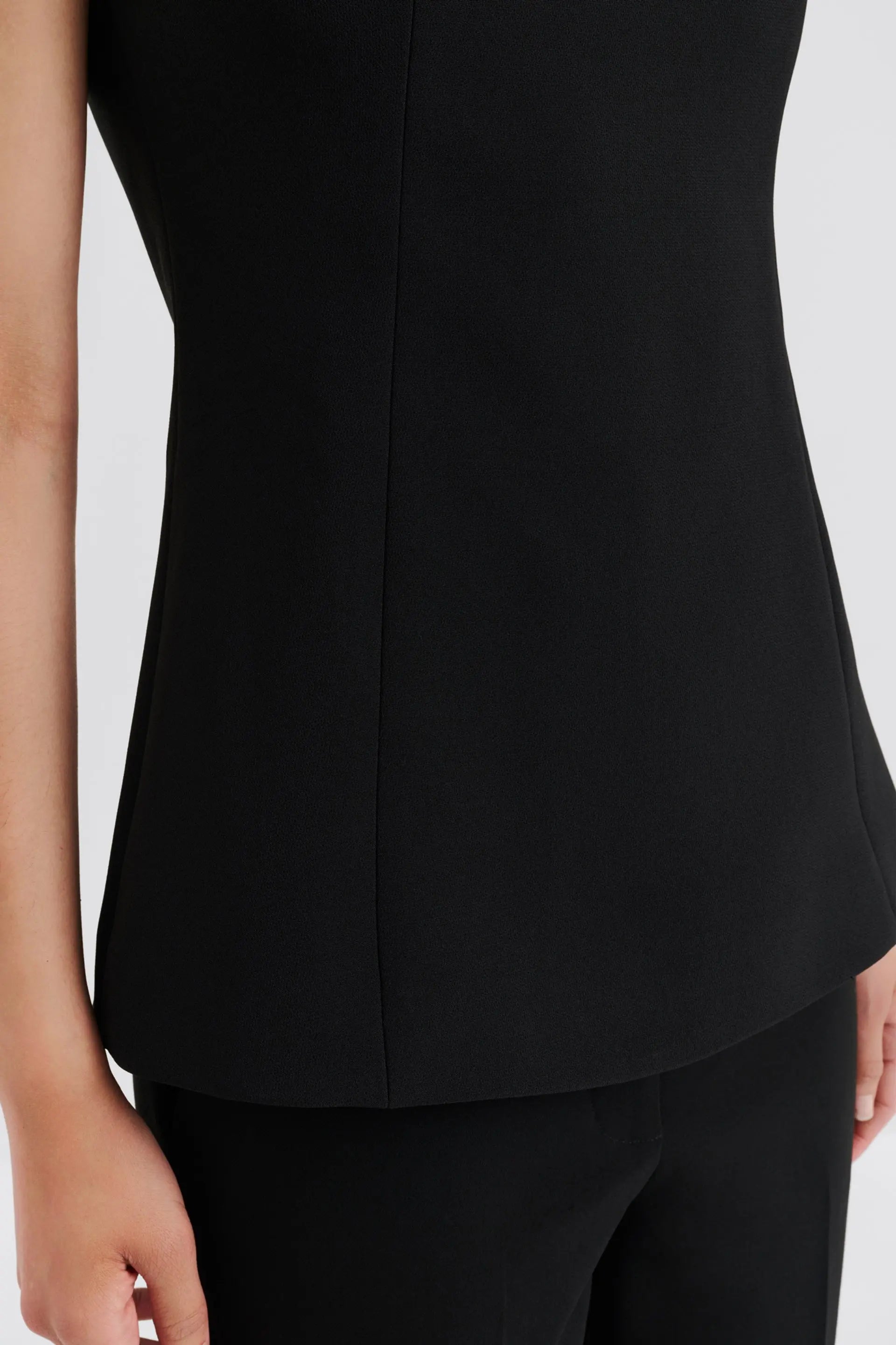 Diora Half Shoulder Top Svart