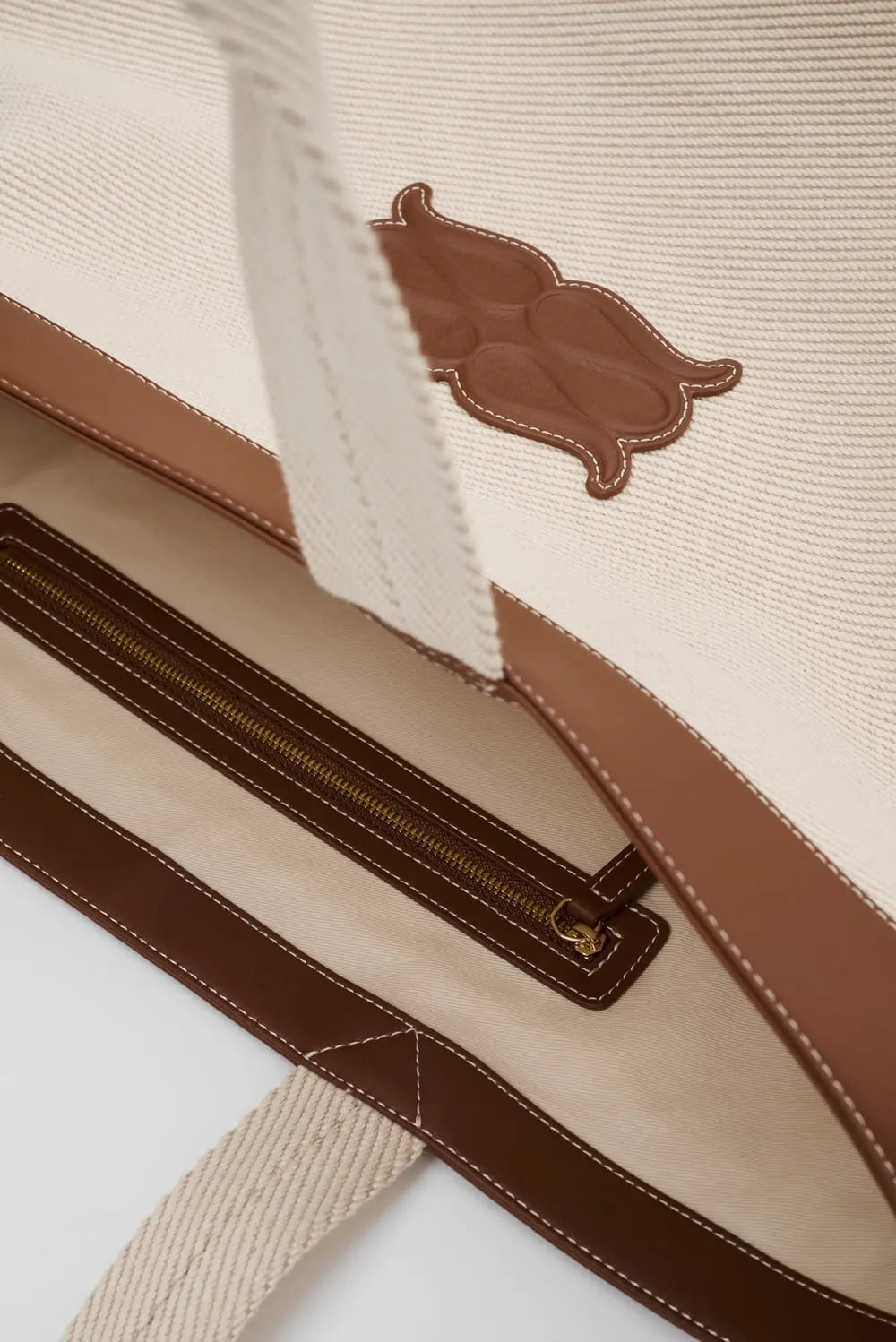 Monogram Grand Canvas Tote Light Taupe