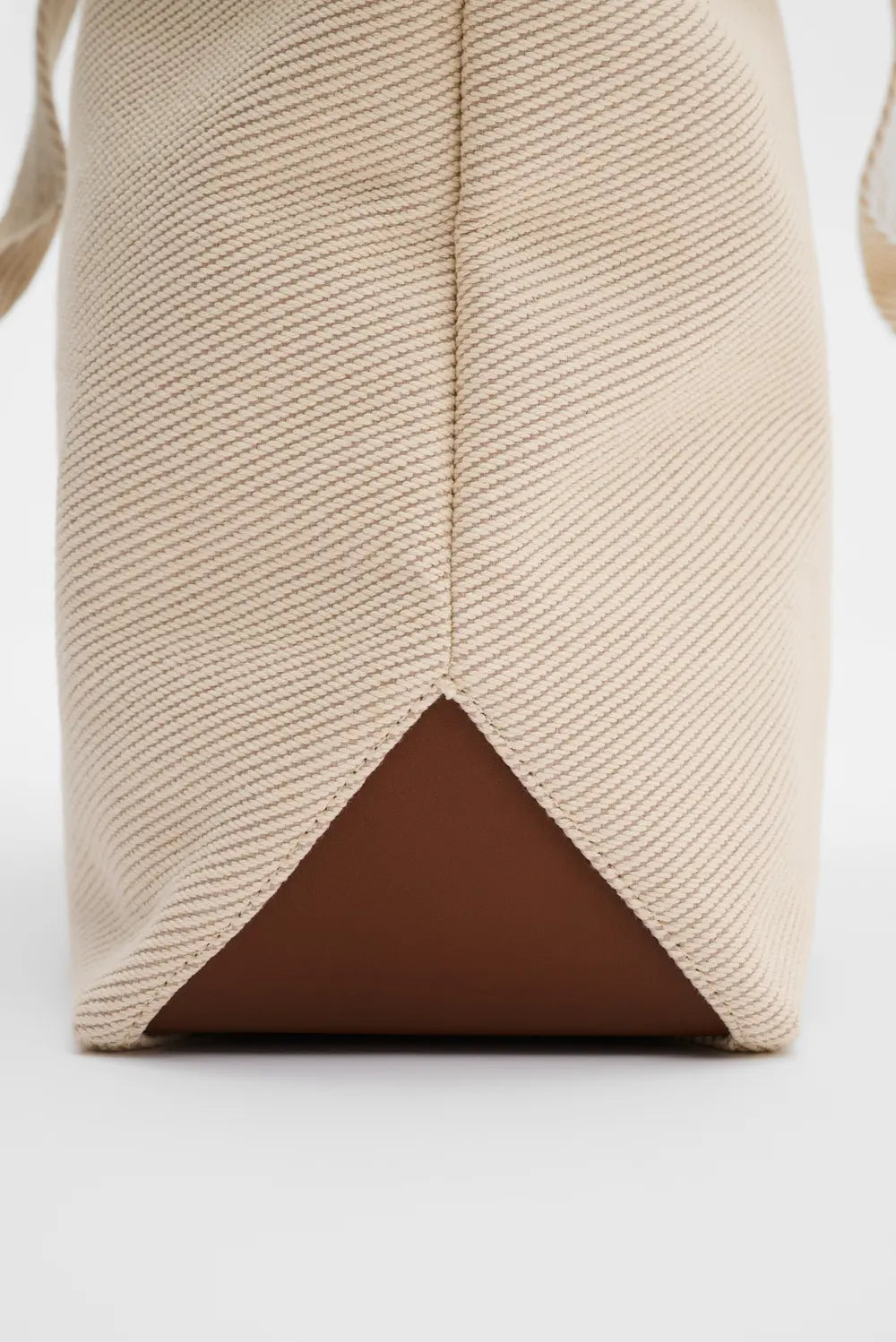 Monogram Grand Canvas Tote Light Taupe