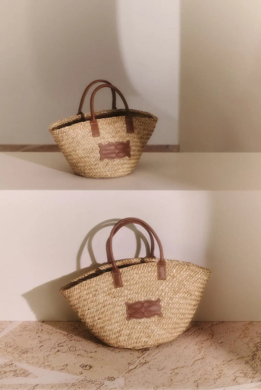 Stor stråveske med skinndetaljer og monogram