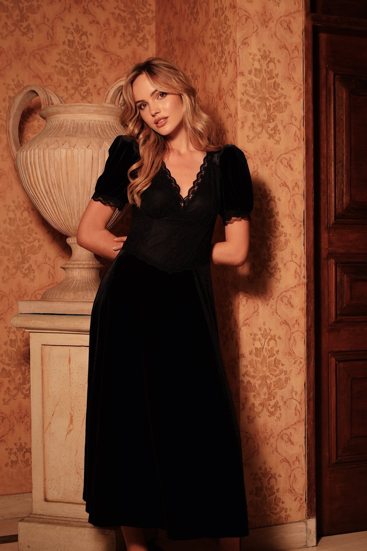 Francis Velvet Midi Dress Black