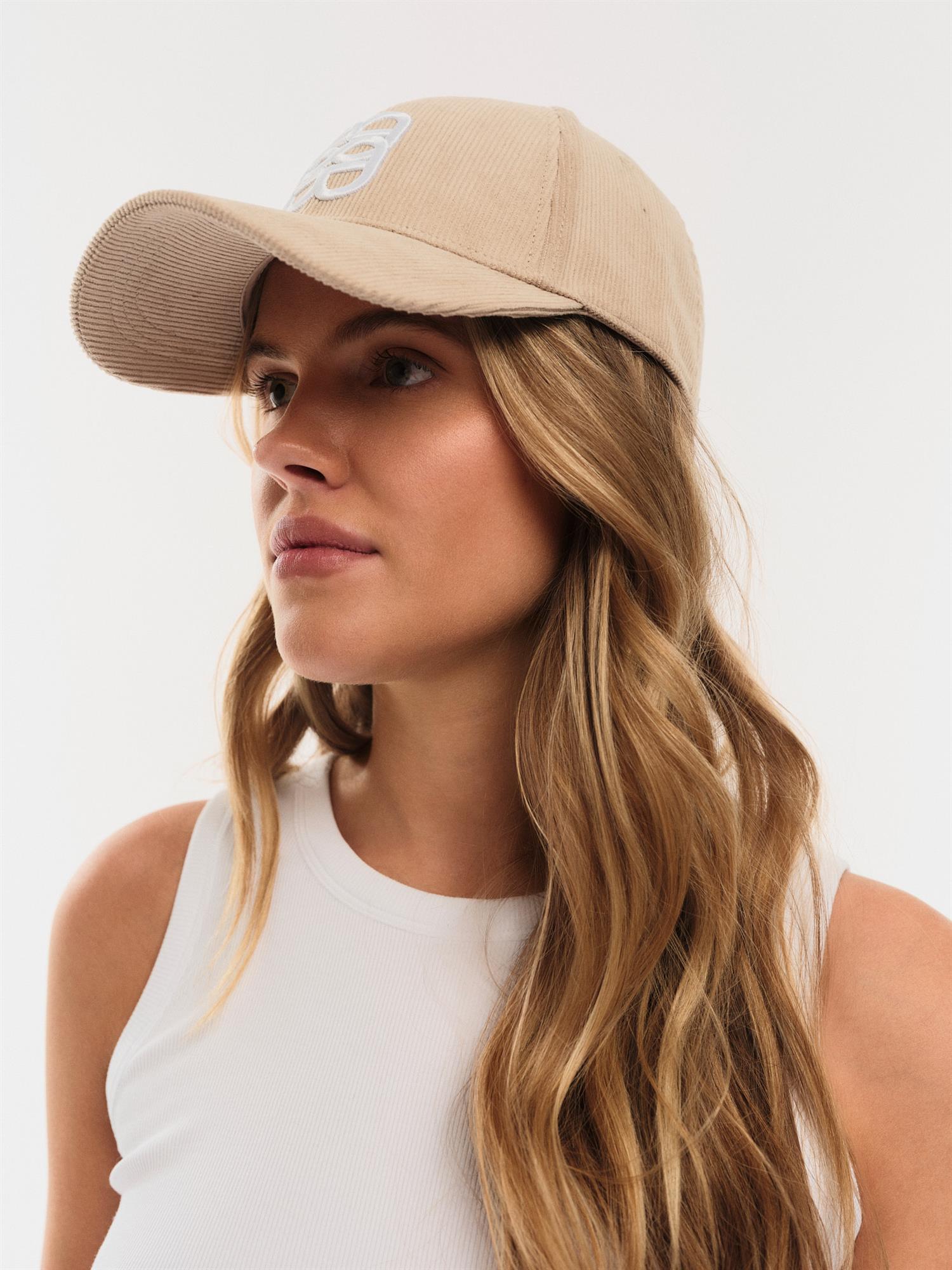 Philly Cord Cap Beige With White Monogram