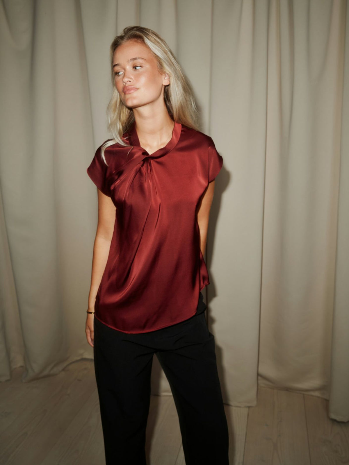 Fleur Drapy Sateen Blouse Burgundy